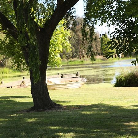 Little Lake Cottage Nyora Экстерьер фото